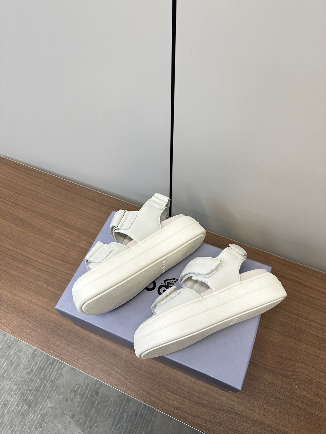 Italian Luxury: HOGAN Sandals P775 for Comfort and Style - 图片 8