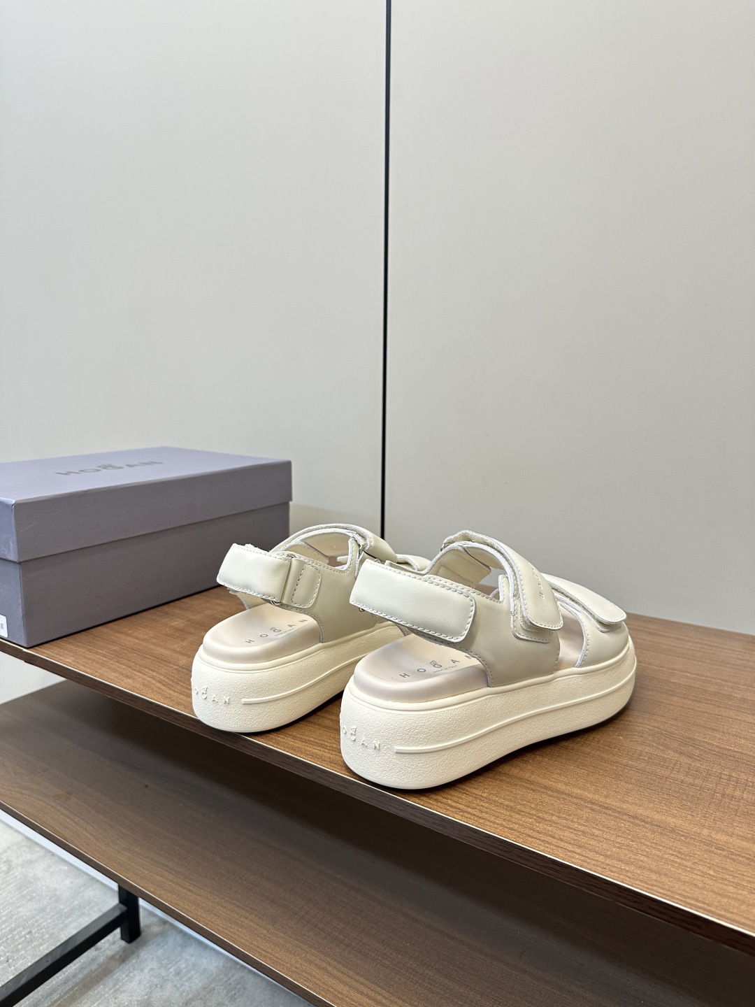 Italian Luxury: HOGAN Sandals P775 for Comfort and Style - 图片 4