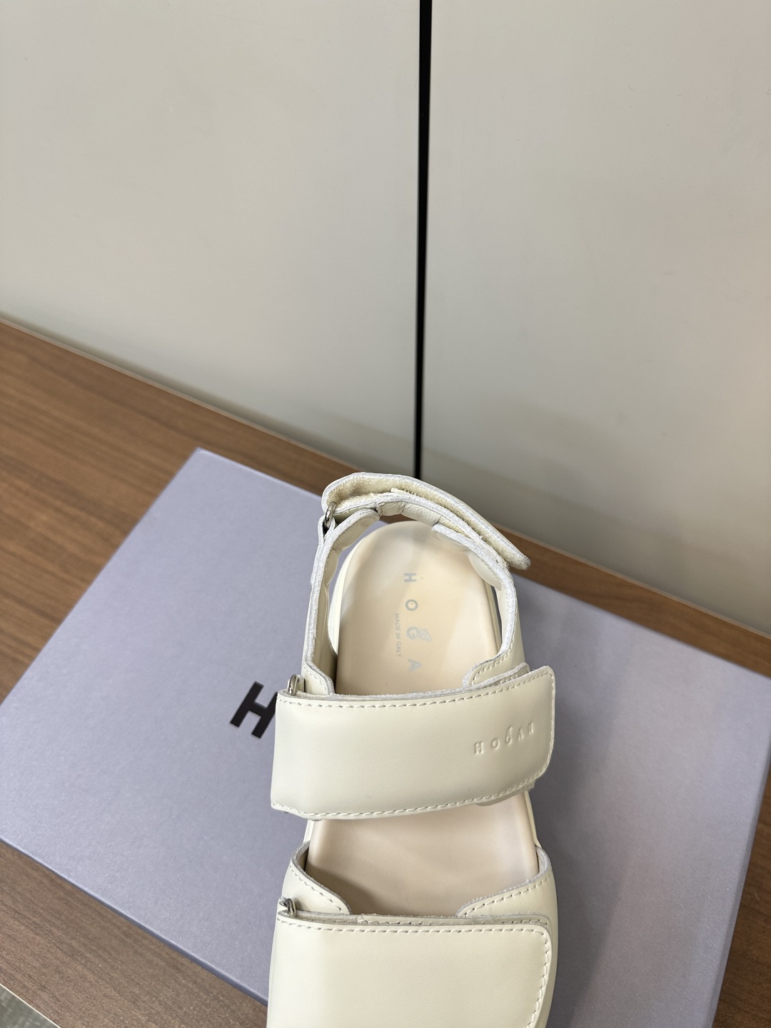 Italian Luxury: HOGAN Sandals P775 for Comfort and Style - 图片 9