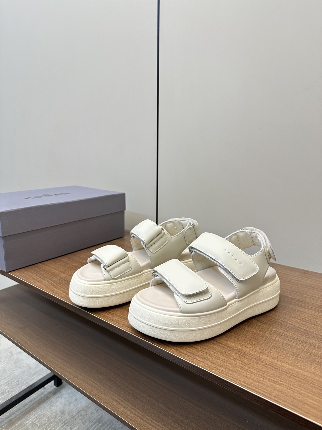 Italian Luxury: HOGAN Sandals P775 for Comfort and Style - 图片 3