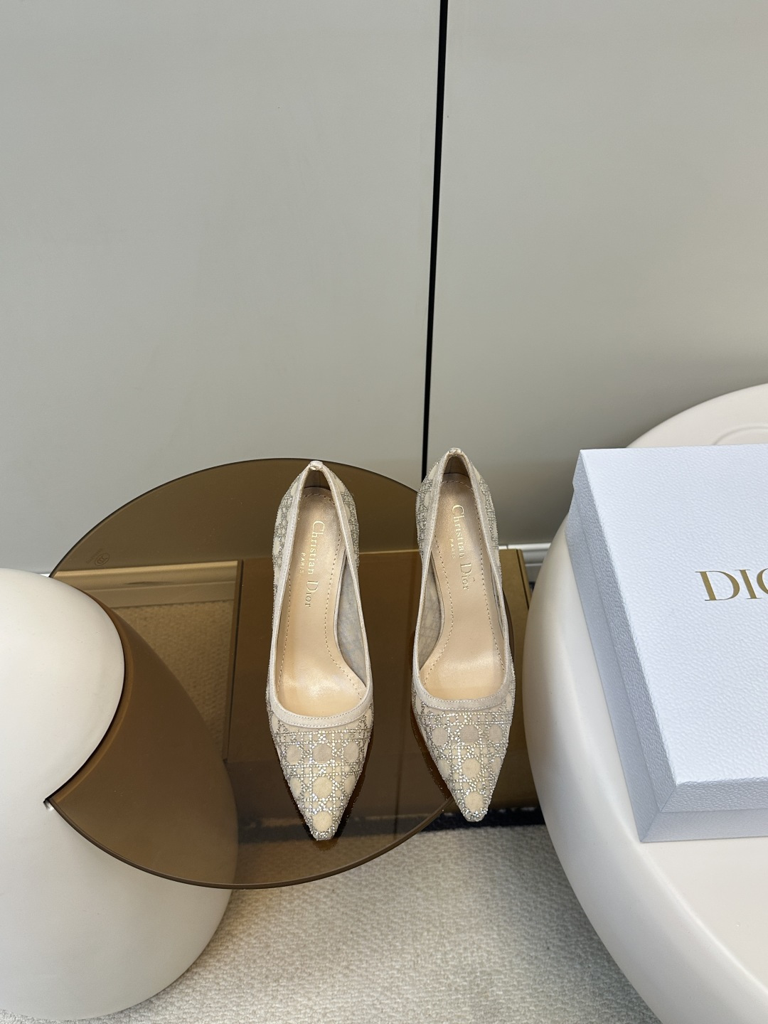 NO:406799,Top original single (with airplane box) Dior｜Dior New cat heel soup diamond fashion single shoes New hot diamond kitten heel sandals Classic Dior plaid elements Fashion essentials are really excellent Comfortable Fabric mesh + soup diamonds The inner lining is made of original single custom sheepskin Italian leather sole Heel height 5.5/9.5cm size35-40 (customized for 40, 41, 42), high heels, dior, dior, sandals, high heels, sheepskin19860909顶级原单（配飞机盒） Dior｜迪奥 新品猫跟汤钻时尚单鞋 新品烫钻小猫跟凉鞋 经典的迪奥藤格纹元素 时尚必备款舒适感真的极极好 面料网纱+汤钻 内里采用原单订制羊皮 意大利真皮底 跟高5.5/9.5cm size35-40（40、41、42定做）,高跟鞋,dior,dior,sandals,high heels,sheepskin,Women's Shoes