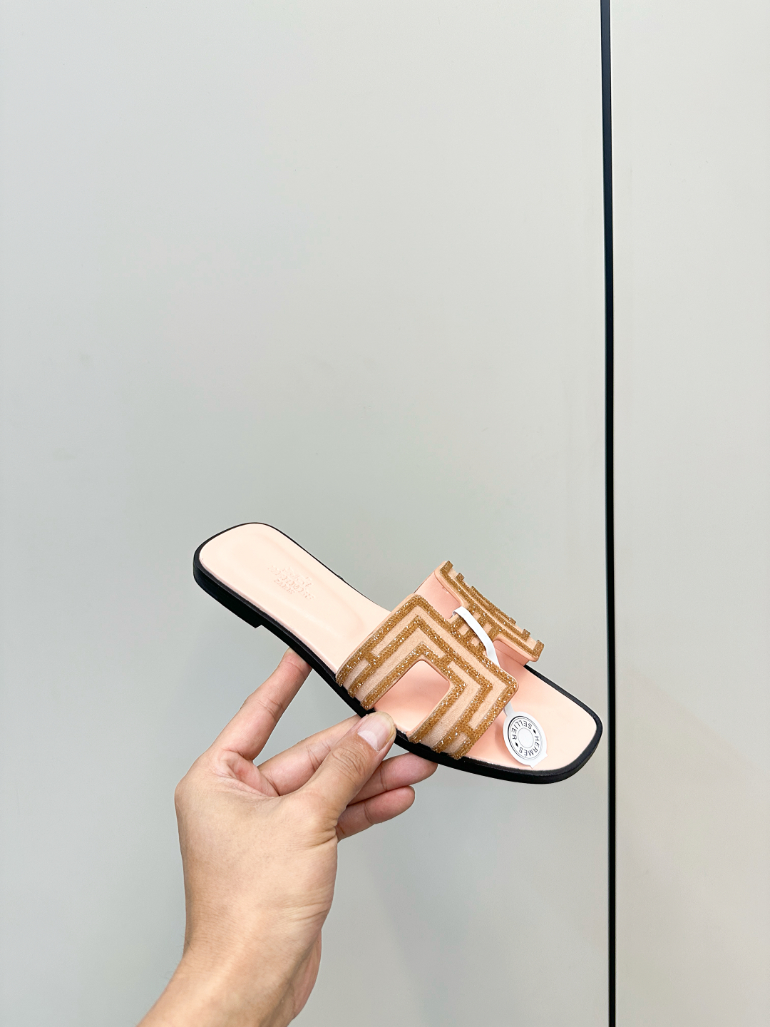 Hermes H Slippers: Chic Rhinestone Flat Sandals - Ultimate Comfort & Style 7 cmp i1750761475335 1539 0 5