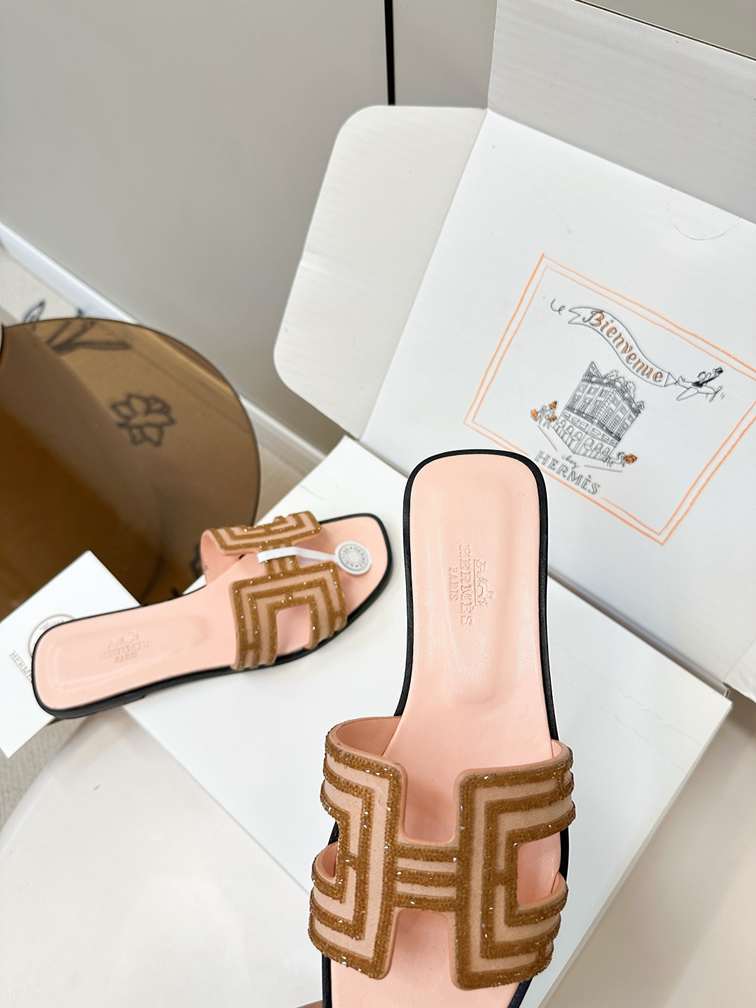 Hermes H Slippers: Chic Rhinestone Flat Sandals - Ultimate Comfort & Style 10 cmp i1750761475626 3771 0 8