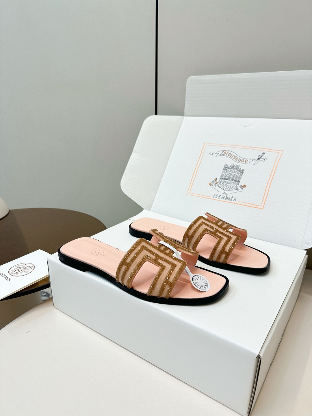 Hermes H Slippers: Chic Rhinestone Flat Sandals - Ultimate Comfort & Style 3 cmp i1750761475664 4562 0 1