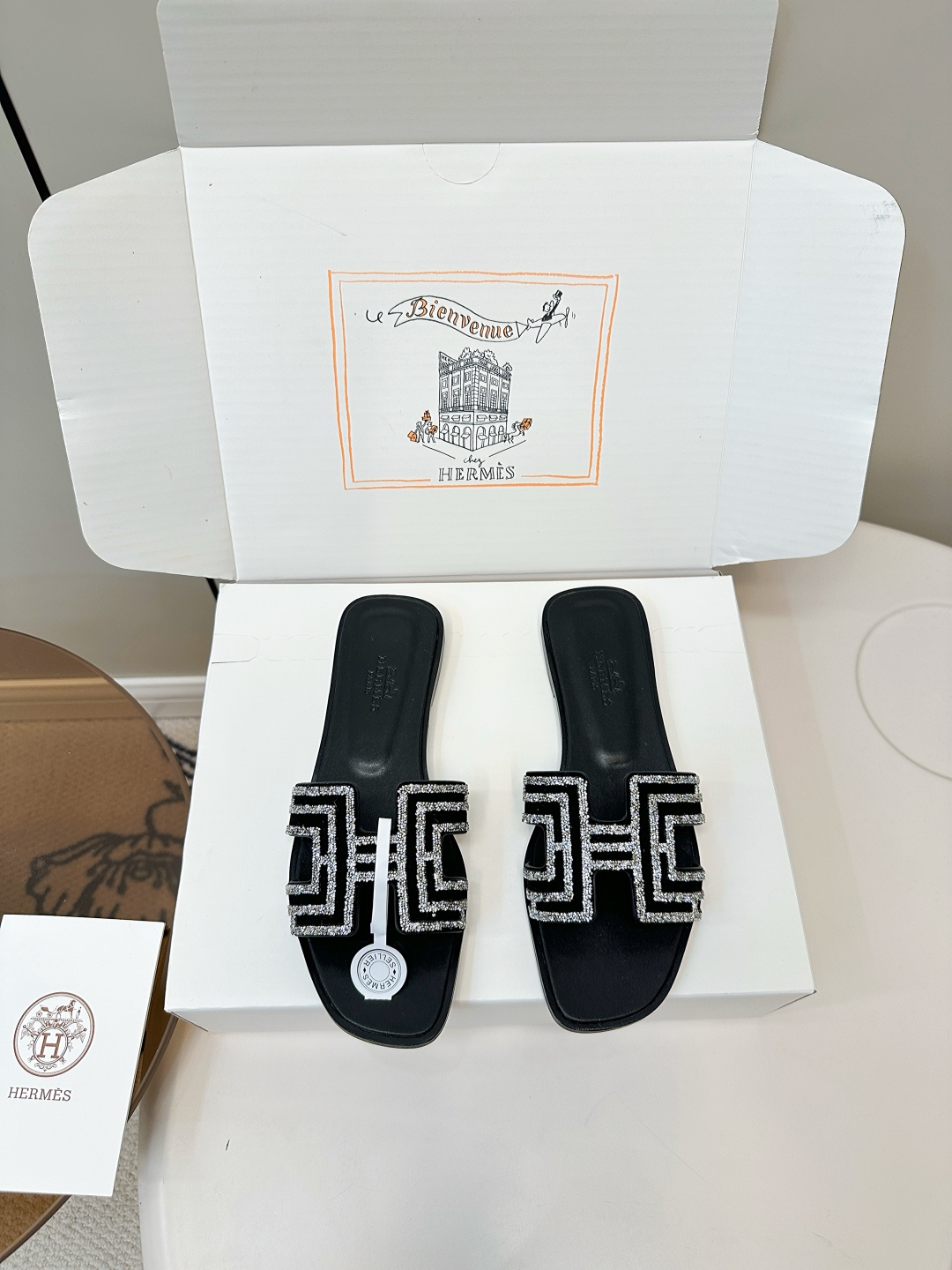 Hermes H Flat Sandals: Stylish Rhinestone Accents, Comfortable & Versatile 2 cmp i1750761493185 2077 0 0