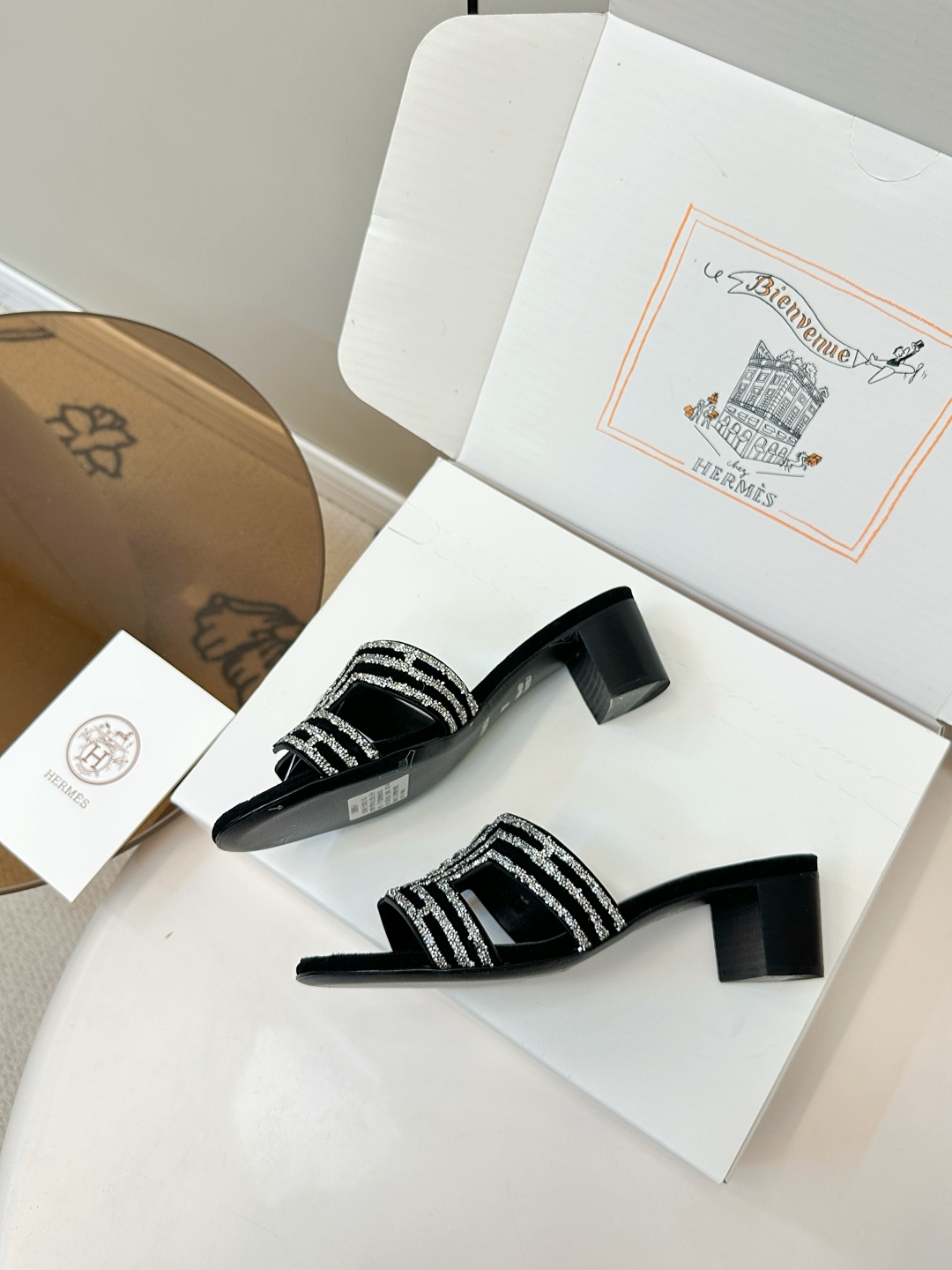 Hermes H-Slide Sandal with Rhinestone Embellishment | Comfortable & Stylish 10 cmp i1750762295476 207 0 8