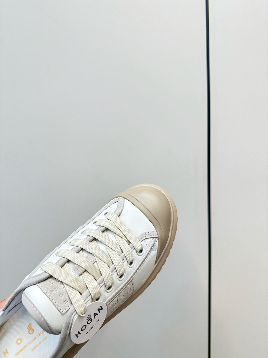 “Hogan Biscuit Shoes: Simple Design, Thick and Cool for Jeans, with Cow Hide and Rubber Bubble Bottom” - 图片 7