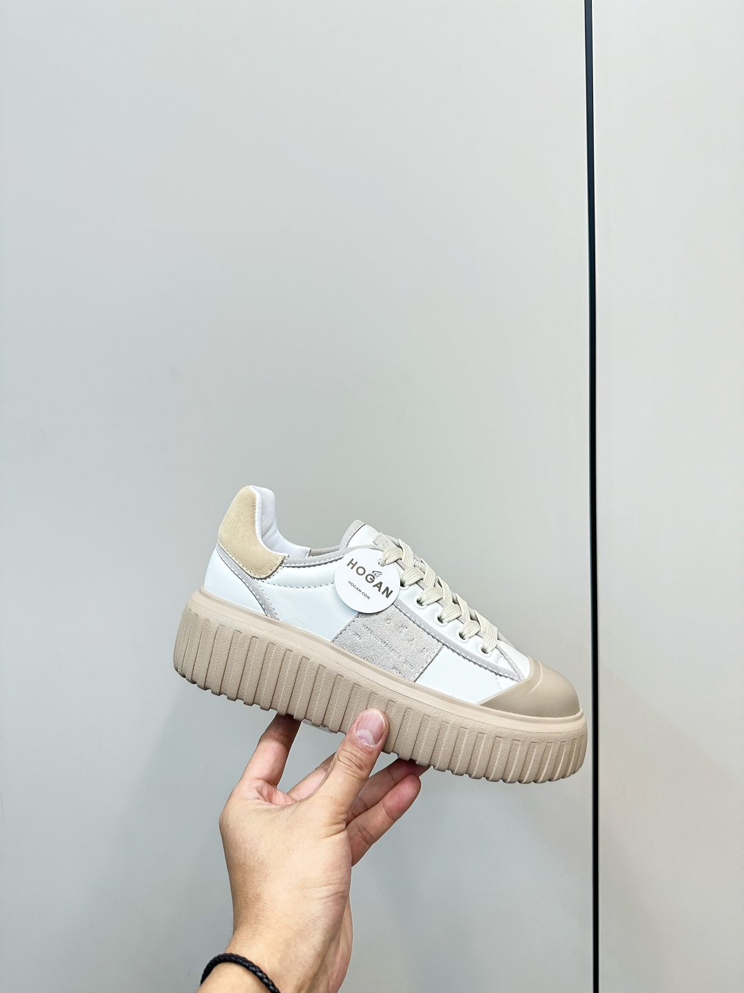 “Hogan Biscuit Shoes: Simple Design, Thick and Cool for Jeans, with Cow Hide and Rubber Bubble Bottom” - 图片 6