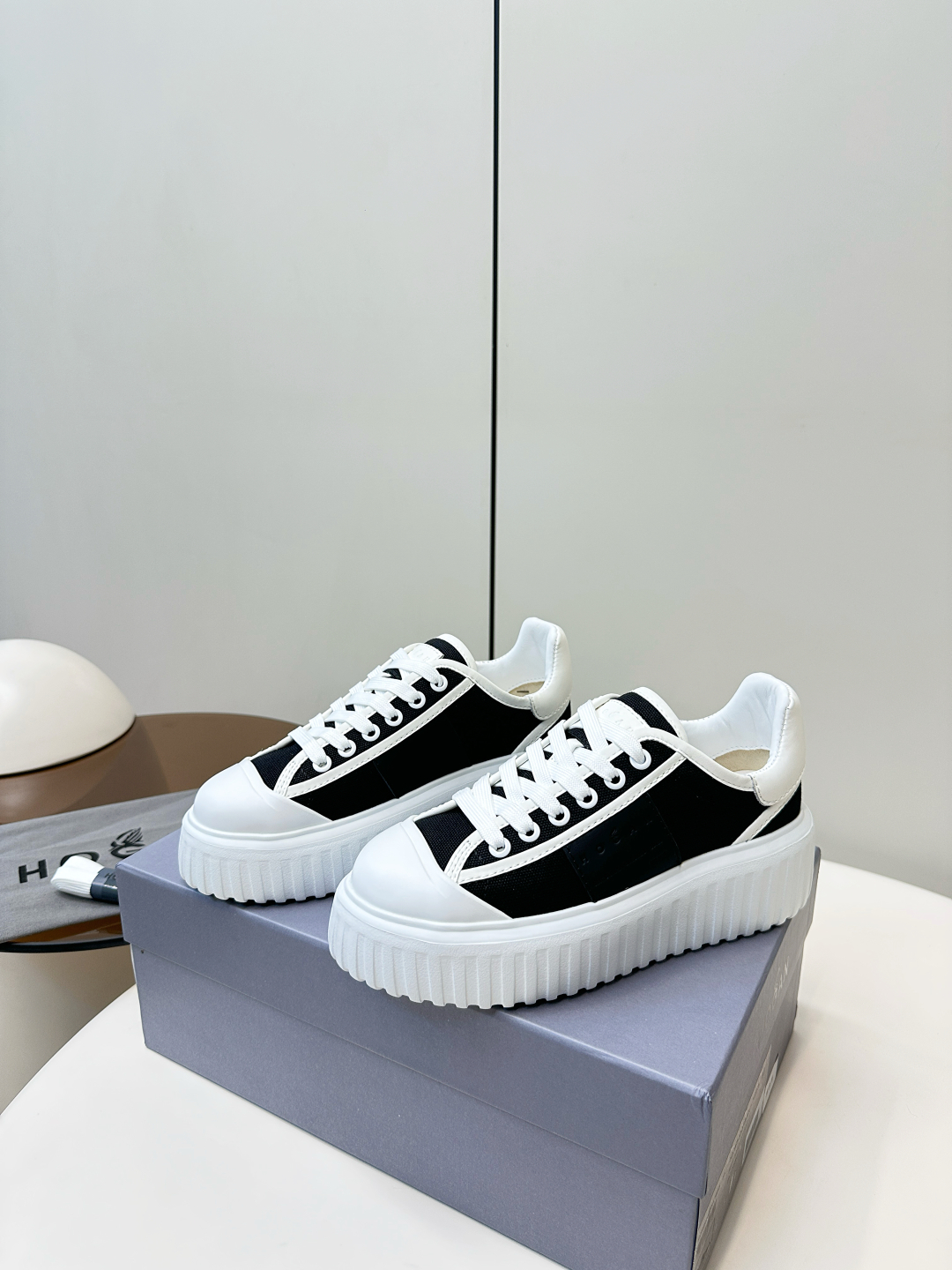 “Hogan Biscuit Shoes: Stylish and Comfortable Cookie Shoe Design for Men and Women” - 图片 1