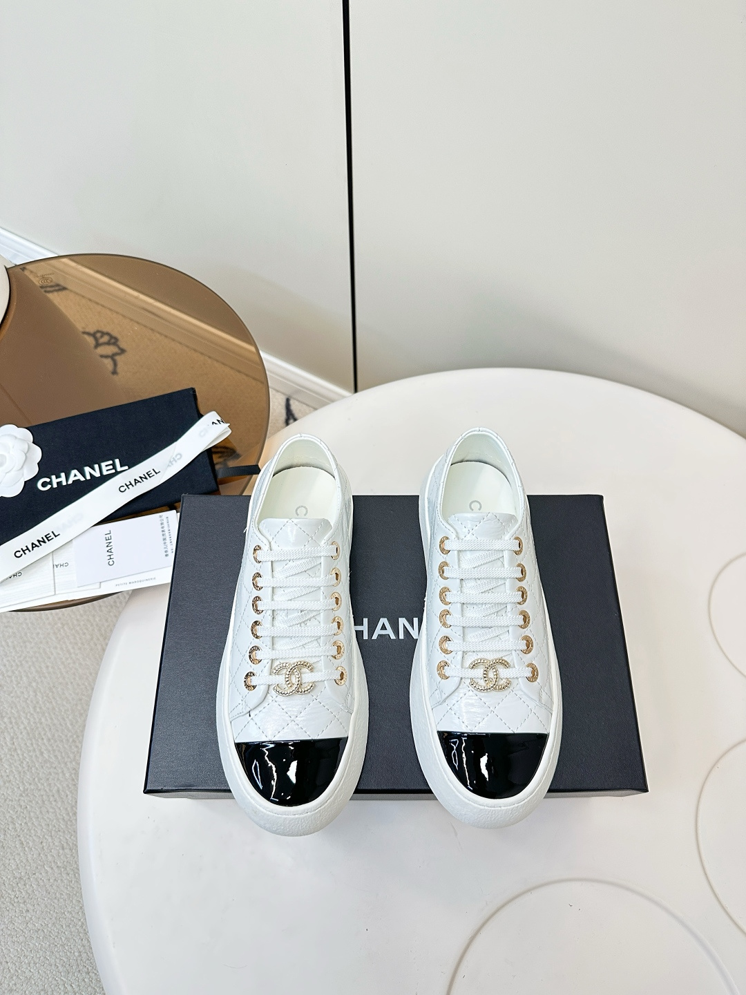 NO:627876,Chanel Xiaoxiang 25ss counter new big-toe shoes, thick-soled loafers, this classic design; oil-wax leather upper style; fashionable and sporty outsole; extraordinary inclusion of a variety of color matching elements... The diversified mix and match is very good-looking and versatile, casual, fashionable, sports, and outdoor can be taken into account... The upper is made of original imported cow wax leather/canvas fabric, and the lining is made of original imported breathable sheepskin. The outsole is based on the original TPU outsole.  Counter boutique packaging complete set for women 35-39 (40, 41 customized, casual shoes/sports shoes, chanel, loafers, sneakers, sheepskin19860909Chanel小香25ss专柜新品大头鞋 厚底乐福鞋 这款经典设计；鞋面油蜡皮风格；大底时尚运动；不平凡的拥入了多种配色元素…… 多元化混搭非常好看百搭,休闲,时尚,运动,户外都能兼顾…… 鞋面采用 原版进口牛蜡皮/帆布面料 内里采用 原版进口透气羊皮 大底根据 原版TPU大底 专柜精品包装全套女35–39（40、41定制,休闲鞋/运动鞋,chanel,loafers,sneakers,sheepskin,Women's Shoes