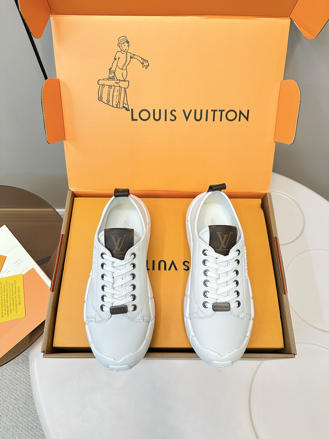 NO:627874,Top version Louis Vuiton | LV Bubble shoes, bread shoes, thick-soled sneakers, LV Bubble shoes | Feel like walking on the clouds!  Futuristic design, versatile and eye-catching - Rubber soles, with LV Monogram embossing, a sense of technology and luxury coexist. , Heightened soles, invisible elongation of legs - Thick-soled design has its own heightening effect, but the shoe shape is smooth and not bulky, and small girls can easily control it. - Customized calfskin fabric, texture is clearly visible, - Silk cowhide foot pads, size35/40 (customized for 34, 40), casual shoes/sports shoes, Louis  vuitton,louis vuitton,sneakers,cowhide19860909顶级版本 Louis Vuiton ｜LV Bubble 云朵鞋 面包鞋 厚底运动鞋 LV Bubble 云朵鞋| 漫步云端的感觉！ 未来感设计,百搭又吸睛 - 橡胶鞋底,搭配 LV Monogram 压纹,科技感与奢华感并存. 、增高鞋底,隐形拉长腿型 -厚底设计自带增高效果,但鞋型流畅不笨重,小个子女生也能轻松驾驭. -定制小牛皮面料、纹理清晰可见, -丝绸牛皮垫脚、 size35/40（34、40订做）,休闲鞋/运动鞋,louis vuitton,louis vuitton,sneakers,cowhide,Women's Shoes
