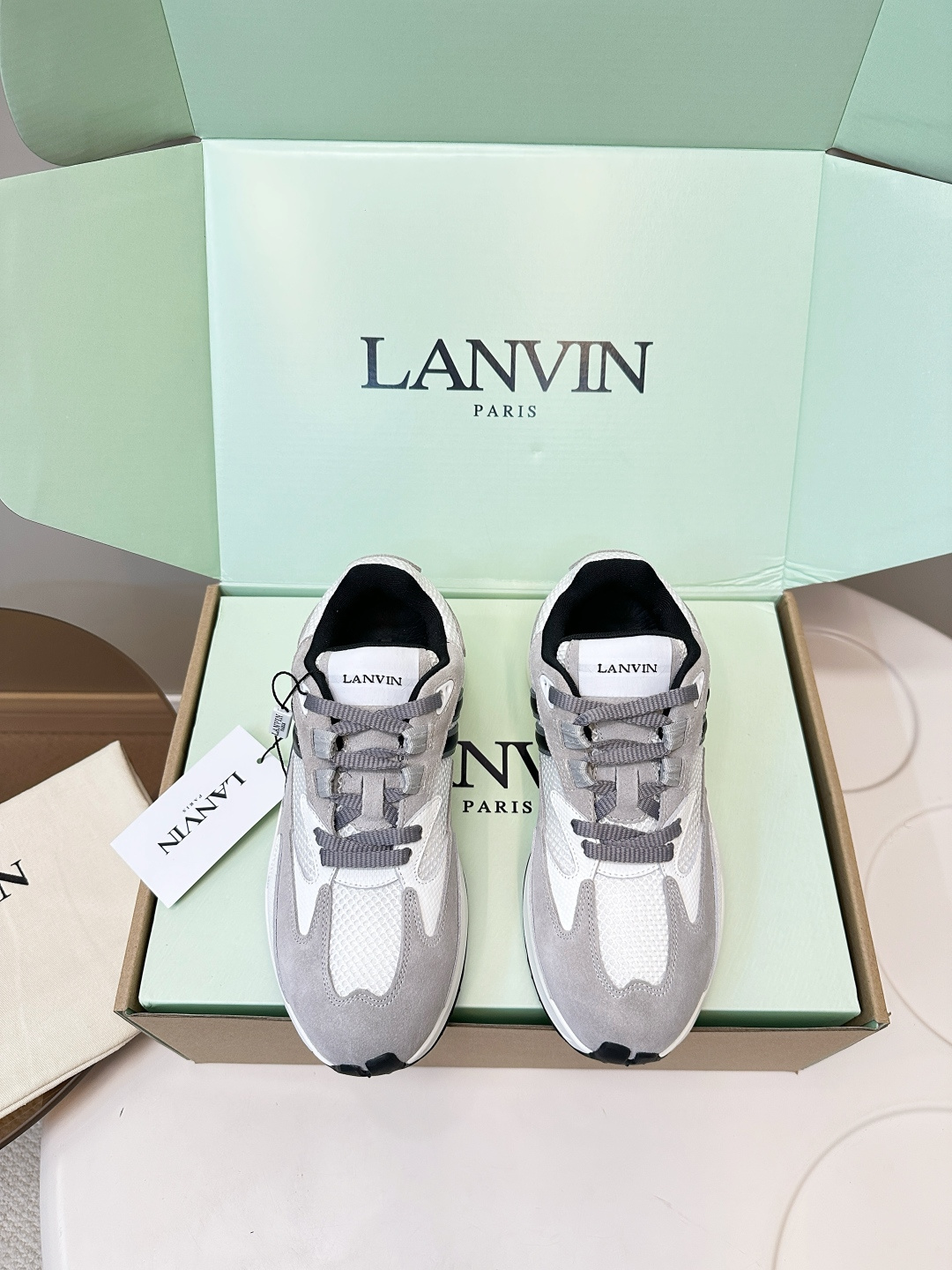 NO:627900,Top quality (airplane box combination packaging) LANVIN｜Lanvin fashionable casual sports shoes Couple running shoes 25ss new original replica, fine workmanship, versatile and good-looking and comfortable on the feet LANVIN Lanvin casual shoes and sports shoes for all seasons, original disassembly, lasted version. No pressure in and out of the counter Fabric first layer cowhide/cow suede Inner sports shoe fabric breathable mesh material Size 35-45  Outsole EVA foam + rubber sole combination, casual shoes/sports shoes, sneakers, cowhide19860909顶级品质（飞机盒组合包装） LANVIN｜浪凡时尚休闲运动鞋 情侣款跑步鞋 25ss新款原版复刻,做工精细,百搭好款上脚好看舒适 LANVIN浪凡四季休闲鞋运动鞋,原版拆卸,套楦版本.进出专柜无压力 面料头层牛皮/牛反绒 内里运动鞋织物透气网料 尺码35-45 大底EVA发泡+橡胶底组合,休闲鞋/运动鞋,sneakers,cowhide,Women's Shoes