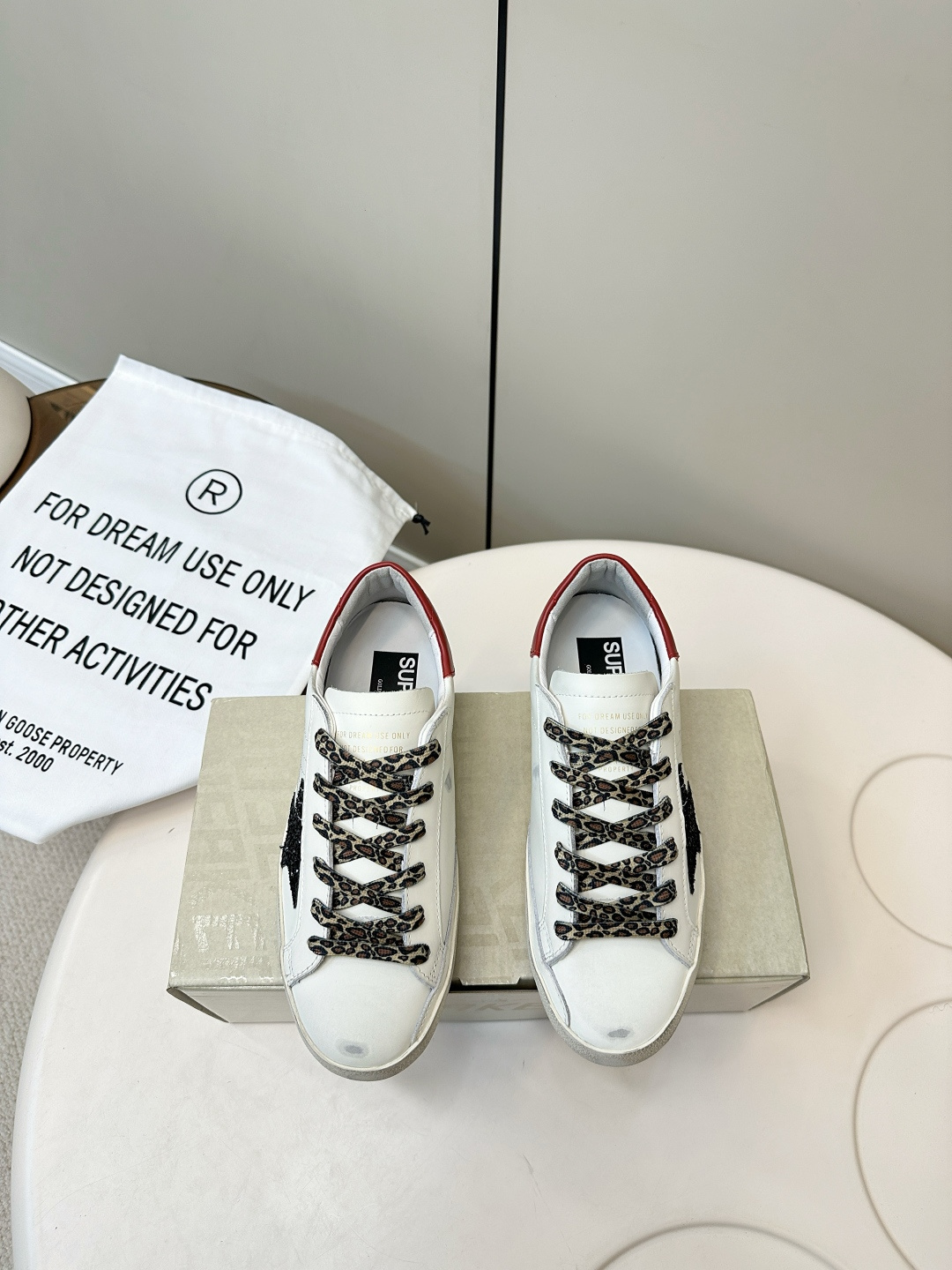 NO:627817,GGDB｜25ss New Autumn and Winter Couple Style Korean Limited True Star Casual Moral Training Small Dirty Shoe Series (Men’s Size) I feel like many brands are starting to produce colorful shoelaces this year!  The contrasting colors and design are really strong!  And this series is very easy to wear!  Better to wear than the classic style!  Fabric customized calfskin, lining sheepskin/terrycloth/cowhide foot pads, private model outsole, original complete package Size female 35-39 male 39-44 (female 40 custom-made, non-refundable), casual shoes/sports shoes, sneakers, cowhide, sheepskin19860909GGDB｜25ss 秋冬新款情侣款 韩国限定ture star 休闲德训小脏鞋板鞋系列（男码） 感觉今年好多品牌都开始出彩色鞋带了！撞色搭配设计感真的很强！而且这个系列很好穿哎！比经典款的好穿！ 面料定制小牛皮 内里羊皮/毛巾布/牛皮垫脚 私模大底、原版全套包装 Size女35-39 男39-44（女40订做不退换）,休闲鞋/运动鞋,sneakers,cowhide,sheepskin,Women's Shoes