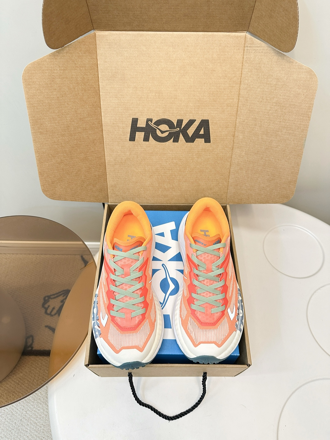 NO:627756,Hoka Mafate  Size 35-40 regular size, casual shoes/sports shoes, sneakers19860909Hoka Mafate X 跑鞋 时尚休闲运动鞋 始终致力于为所有跑者提供更新、更好的跑步装备 釆用微翘式鞋头设计, 鞋面运用简洁的色彩进行搭配,后跟做了贴合脚踝曲线处理,穿着不磨脚； 鞋底耐磨材质搭配丰富的防滑底纹设计,可平稳抓地；此种鞋底厚、更高回弹、更好的缓冲性能,为双脚带来更具动感和稳定的体验 码数35—40正码,休闲鞋/运动鞋,sneakers,Women's Shoes