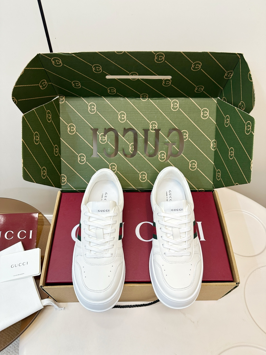 NO:593210,Gucci's latest couple's biscuit shoes, thick-soled casual shoes, purchase level. Gucci's latest IP lightweight thick-soled white shoes can be put on your feet in seconds**4CM!  !   Simple, easy to match and full of retro charm~ The tongue has the latest anti-counterfeiting cloth label. It also has an electronic chip for anti-counterfeiting. The upper is made of imported environmentally friendly water-dyed calfskin, and the lining is sheepskin + fly-woven hanging leather molded latex insole. Original IP lightweight outsole, one-piece injection molding, super comfortable and elastic, size: female 3540 (female 41 customized) male 39-45  (Customized for men 38.46), casual shoes/sports shoes, gucci, sneakers, cowhide, sheepskin19860909Gucci 专柜最新情侣款饼干鞋 厚底休闲鞋 代购级别 Gucci 最新IP轻质厚底小白鞋上脚秒内**4CM！！  简约 好搭且复古韵味十足～鞋舌最新防伪布标.且带电子芯片防伪. 鞋面采用进口环保水染小牛皮, 内里绵羊皮+飞织挂皮成型乳胶鞋垫. 原版IP轻质大底,一体射出成型超舒服有弹力, 尺码 女3540 (女41定制)男39-45 (男38.46定制),休闲鞋/运动鞋,gucci,sneakers,cowhide,sheepskin,Women's Shoes