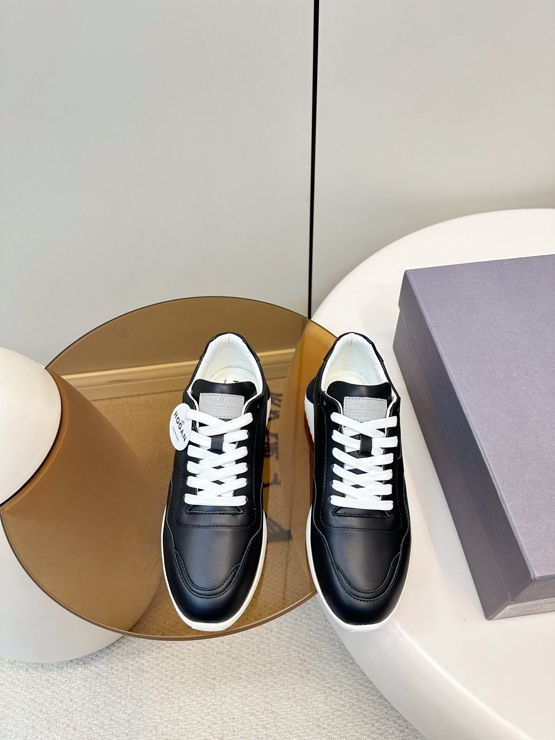 NO:707574,HOGAN Light and Comfortable Casual Sports Shoes Tennis Shoes HOGAN's green sports shoes have a delicate texture and are breathable, making them super comfortable for daily wear!  The thick soles and great cushioning effect make you not tired after walking for a long time. The Italian brand HOGAN is both fashionable and practical. It can be easily managed in casual or sports style, comfortable and stylish!  The blue 'H' logo on the side of the shoe is very recognizable, simple and fashionable, and a must-have for daily casual wear. Upper sheepskin/suede + mesh stitching, inner sheepskin lining Size 35-44 (customized at 45.46), casual shoes/sports shoes, sneakers, sheepskin, chamois leather19860909HOGAN 轻便舒适休闲运动鞋 网球鞋 HOGAN这款绿色运动鞋,质感细腻又透气,日常穿搭超舒适！厚实鞋底,缓震效果棒,长时间走路也不累.意大利品牌HOGAN,时尚实用兼备,休闲或运动风都能轻松驾驭,舒适又有型！ 鞋侧蓝色“H”标志超有辨识度,简约时尚,日常休闲穿搭必备艹. 鞋面羊皮/麂皮+网布拼接 内里羊皮内里 码数35-44（45.46订做）,休闲鞋/运动鞋,sneakers,sheepskin,chamois leather,Women's Shoes