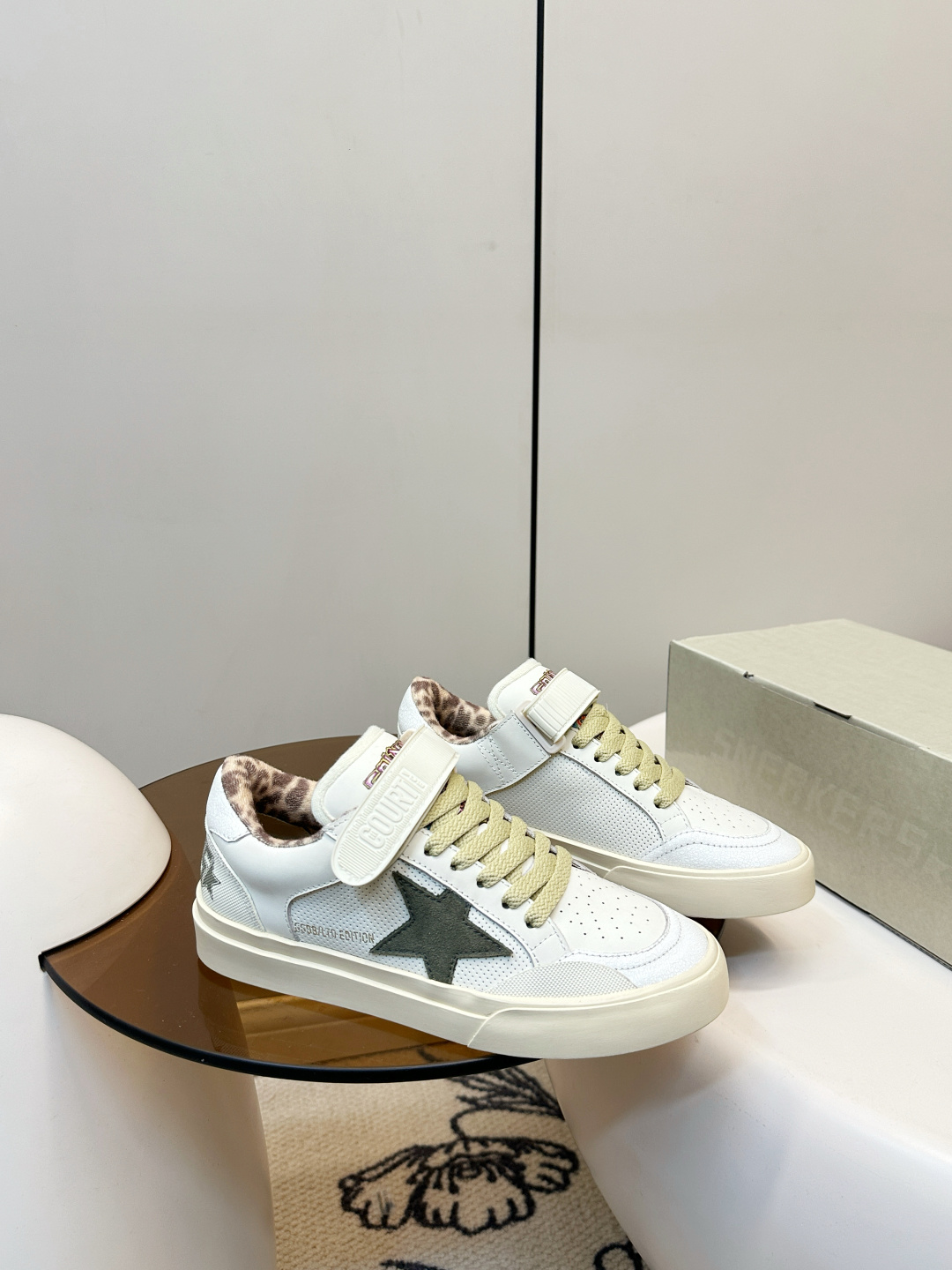 Burberry ​​GGDB 新款 LIGGHTSTAR 系列 魔术贴 休闲滑板鞋