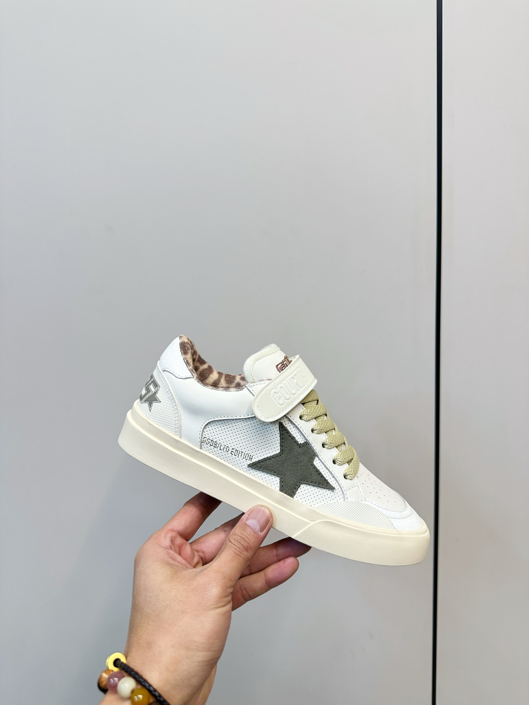 Burberry ​​GGDB 新款 LIGGHTSTAR 系列 魔术贴 休闲滑板鞋