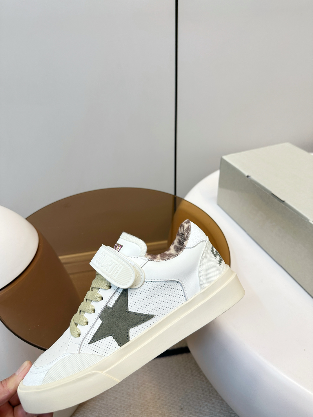 Burberry ​​GGDB 新款 LIGGHTSTAR 系列 魔术贴 休闲滑板鞋