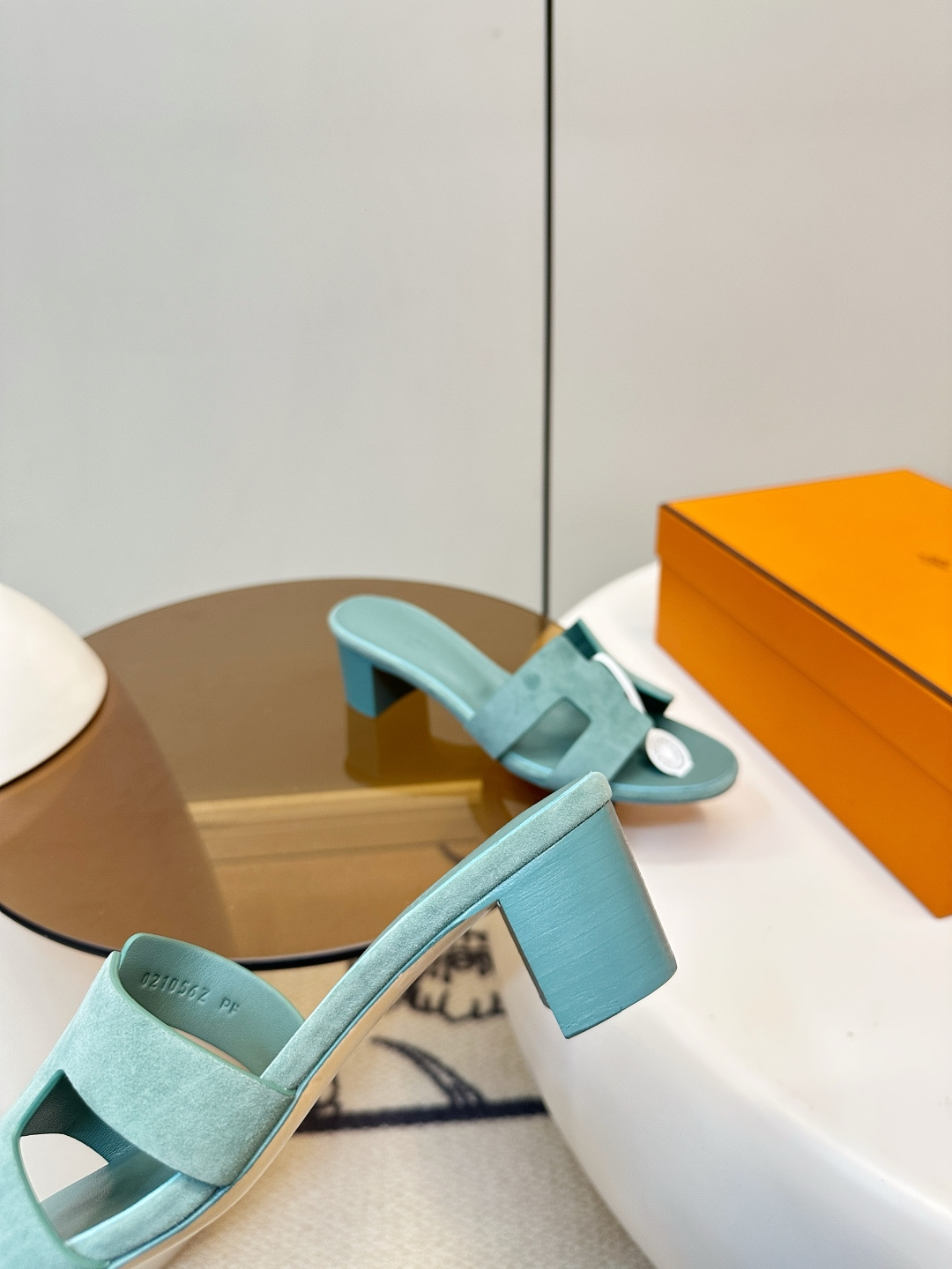Hermès ​​Hermes｜爱马仕Oran H型平底/中跟 拖鞋