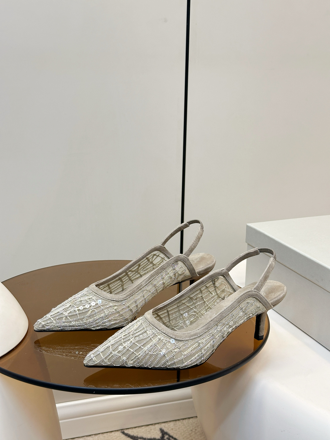 Brunello Cucinelli Brunello Cucinelli 26ss新品手工缝珠刺绣网纱平底后空凉鞋