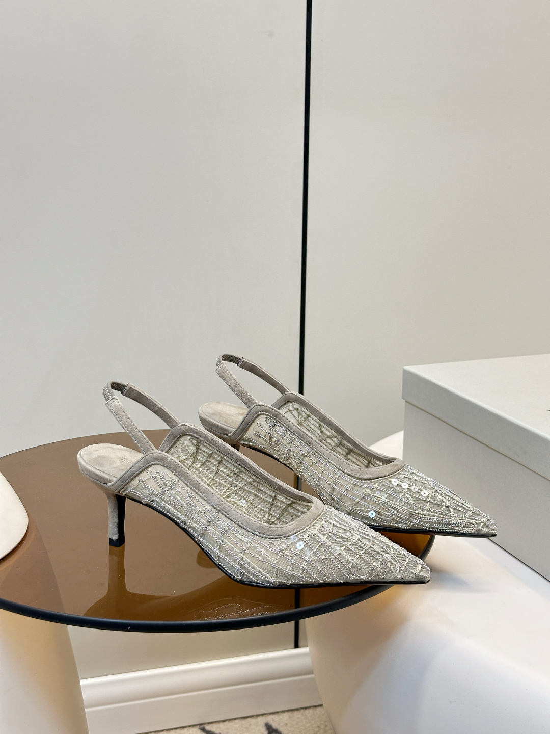 Brunello Cucinelli Brunello Cucinelli 26ss新品手工缝珠刺绣网纱平底后空凉鞋