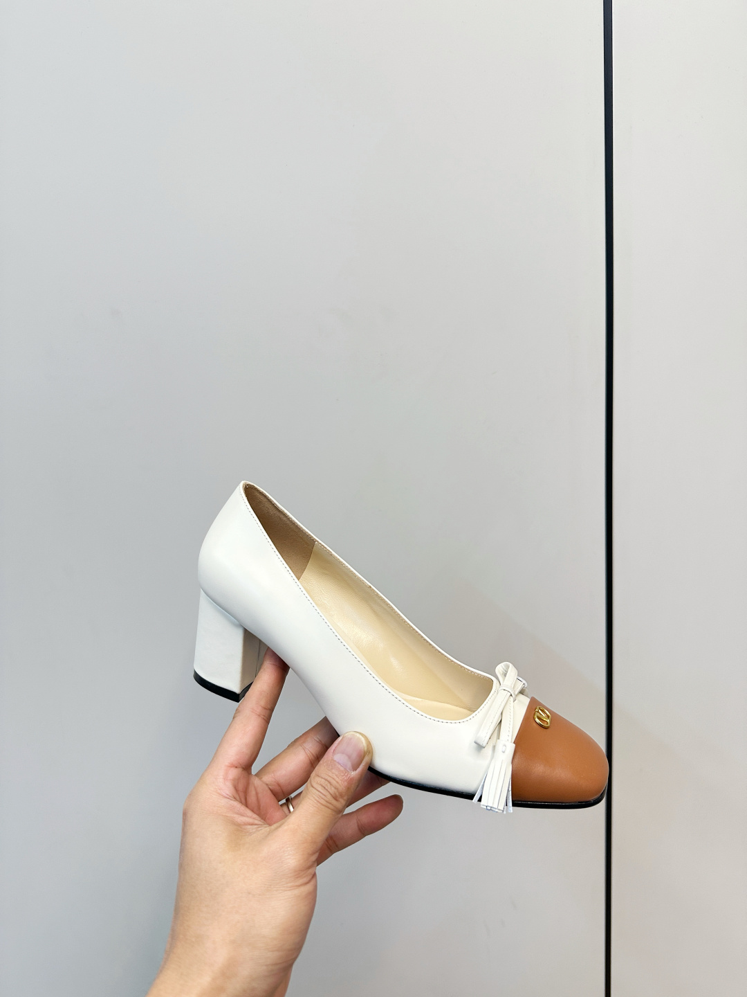 Valentino Valentino VT拼色蝴蝶结粗跟单鞋​​