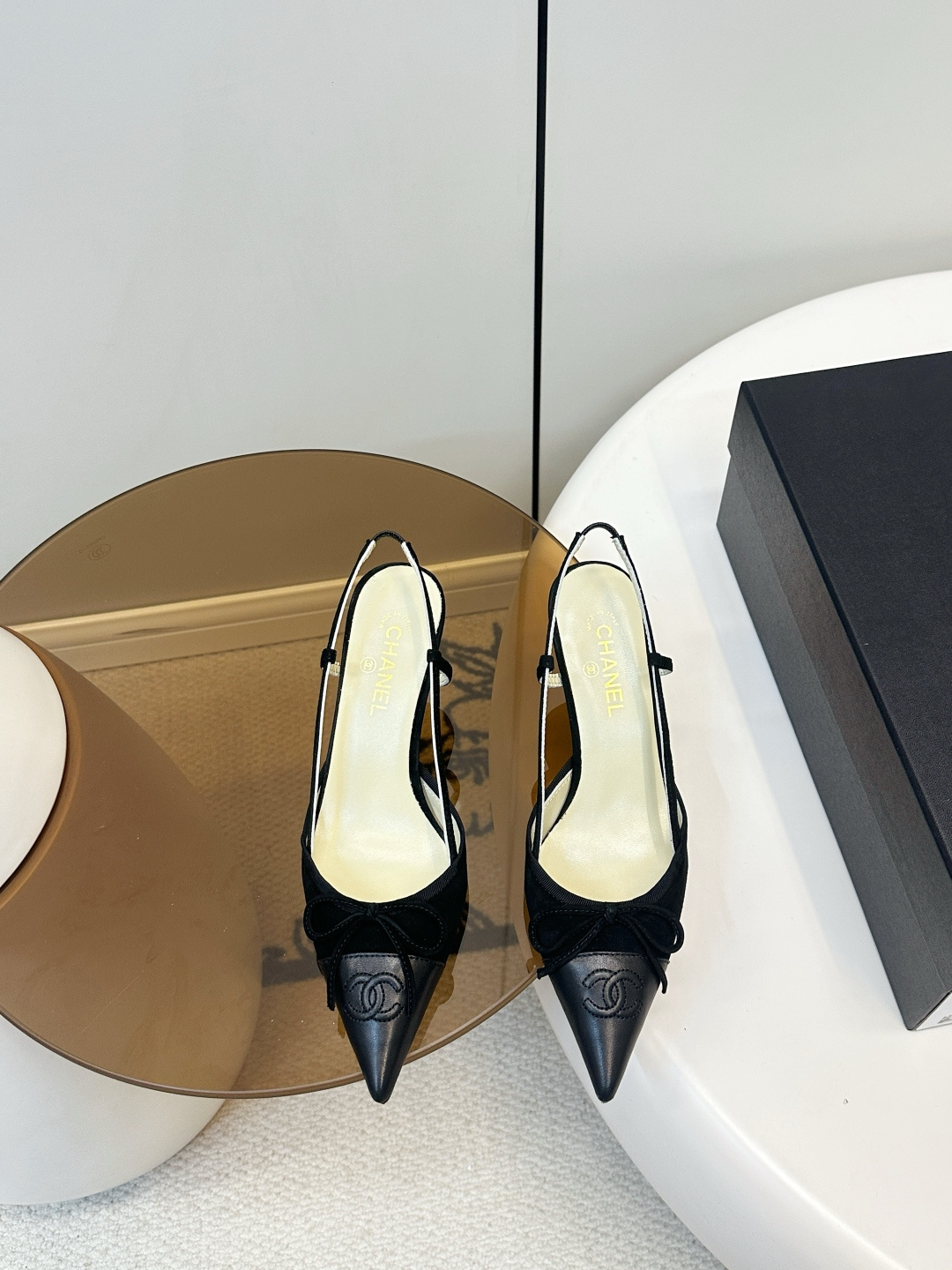 Chanel ​​Chanel 中古拼色尖头高跟鞋​​