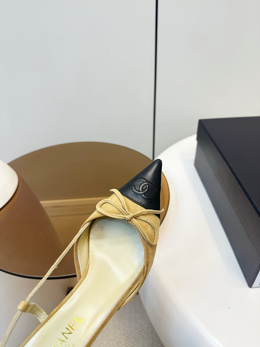 Chanel ​​Chanel 中古拼色尖头高跟鞋​​