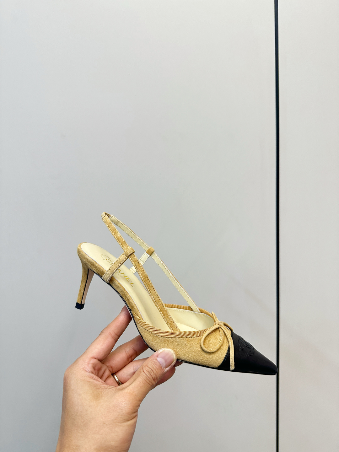 Chanel ​​Chanel 中古拼色尖头高跟鞋​​