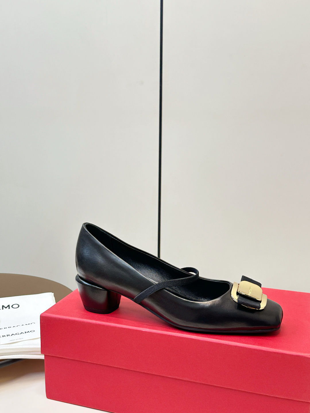 Ferragamo ​​Ferragamo 玛丽珍粗跟单鞋