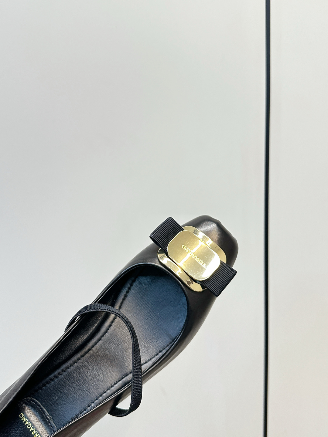 Ferragamo ​​Ferragamo 玛丽珍粗跟单鞋