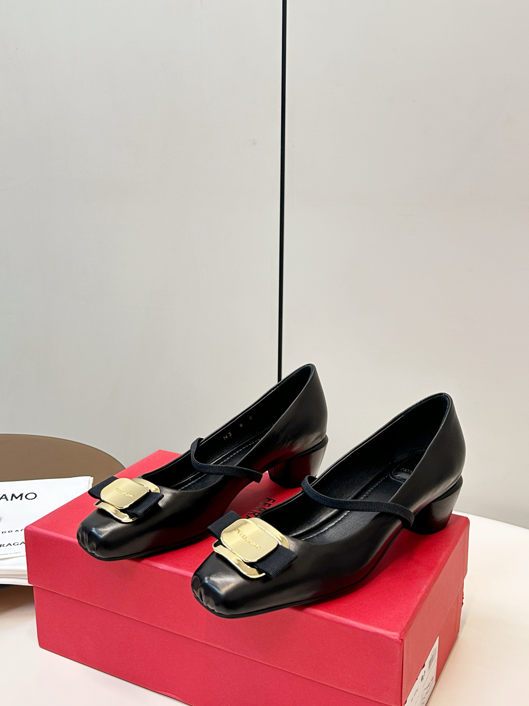 Ferragamo ​​Ferragamo 玛丽珍粗跟单鞋
