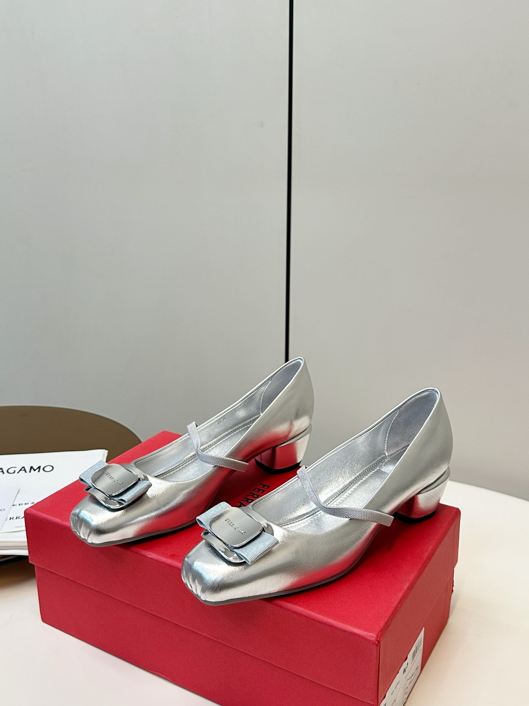 Ferragamo ​​Ferragamo 玛丽珍粗跟单鞋