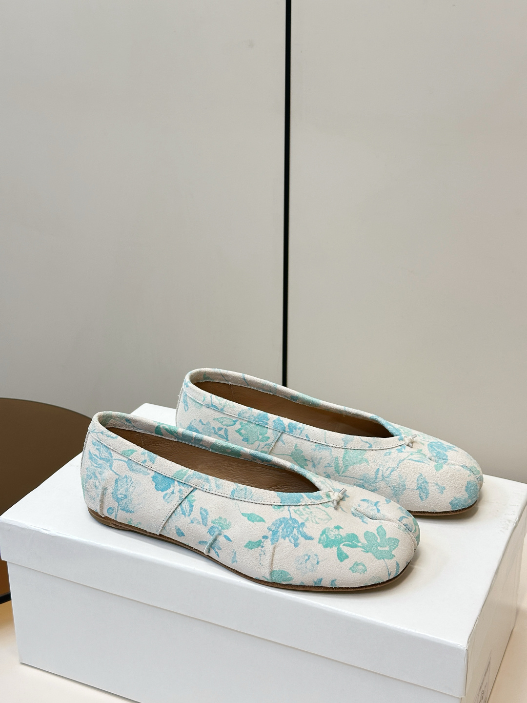 Maison Margiela Maison Margiela Tabi 系列分趾鞋全新配色上架