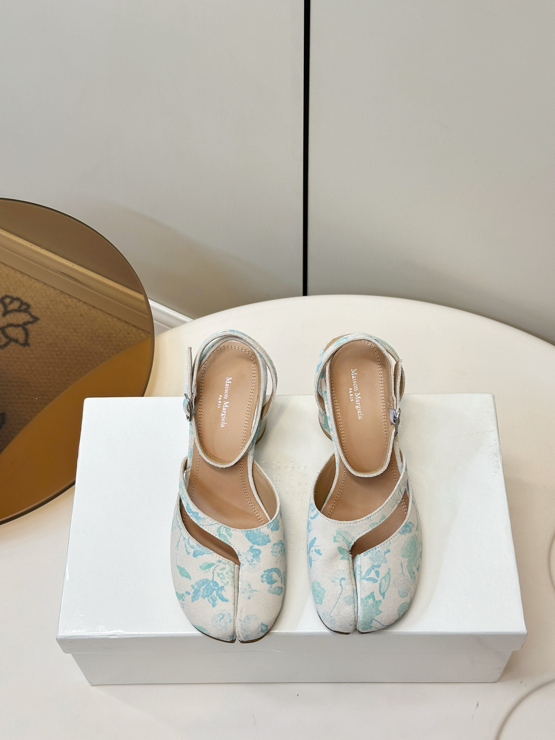 Maison Margiela Maison Margiela Tabi 系列分趾鞋全新配色上架