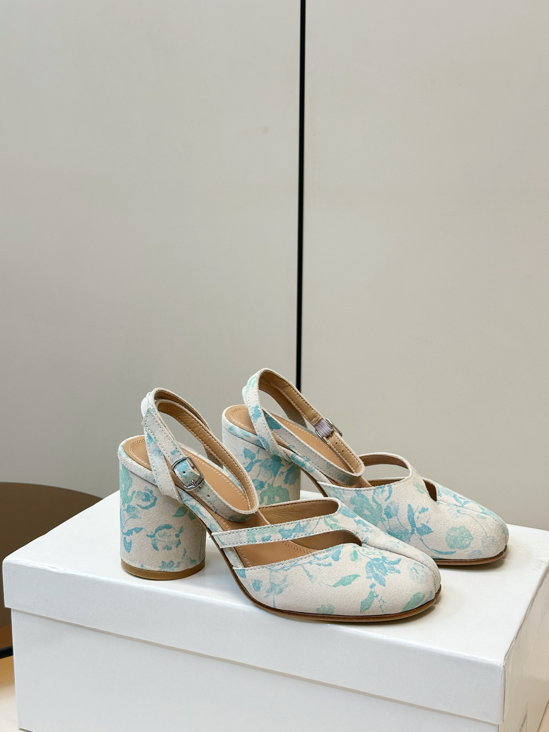 Maison Margiela Maison Margiela Tabi 系列分趾鞋全新配色上架