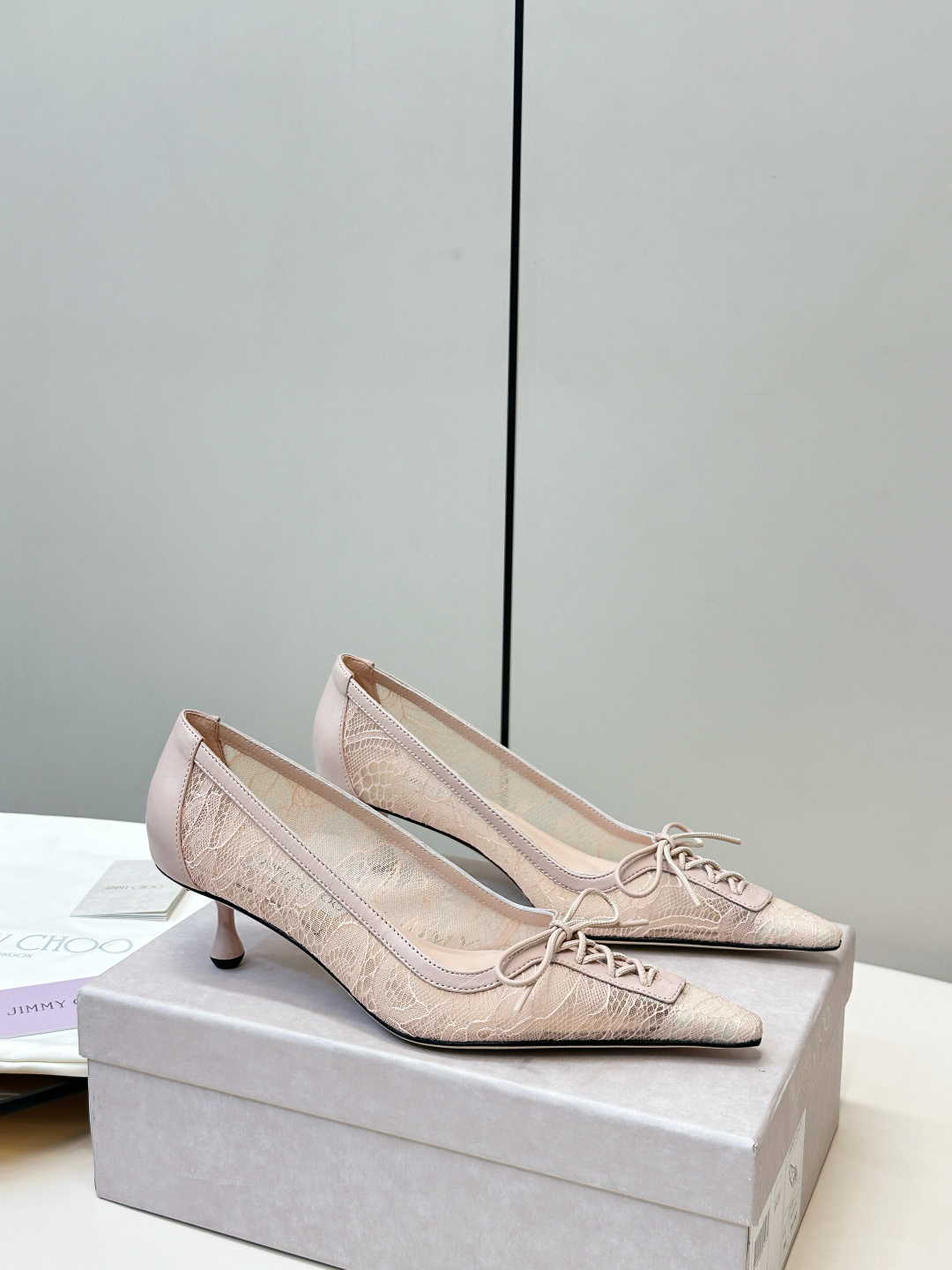 Jimmy Choo ​​Jimmy Choo 蕾丝系带高跟鞋​​