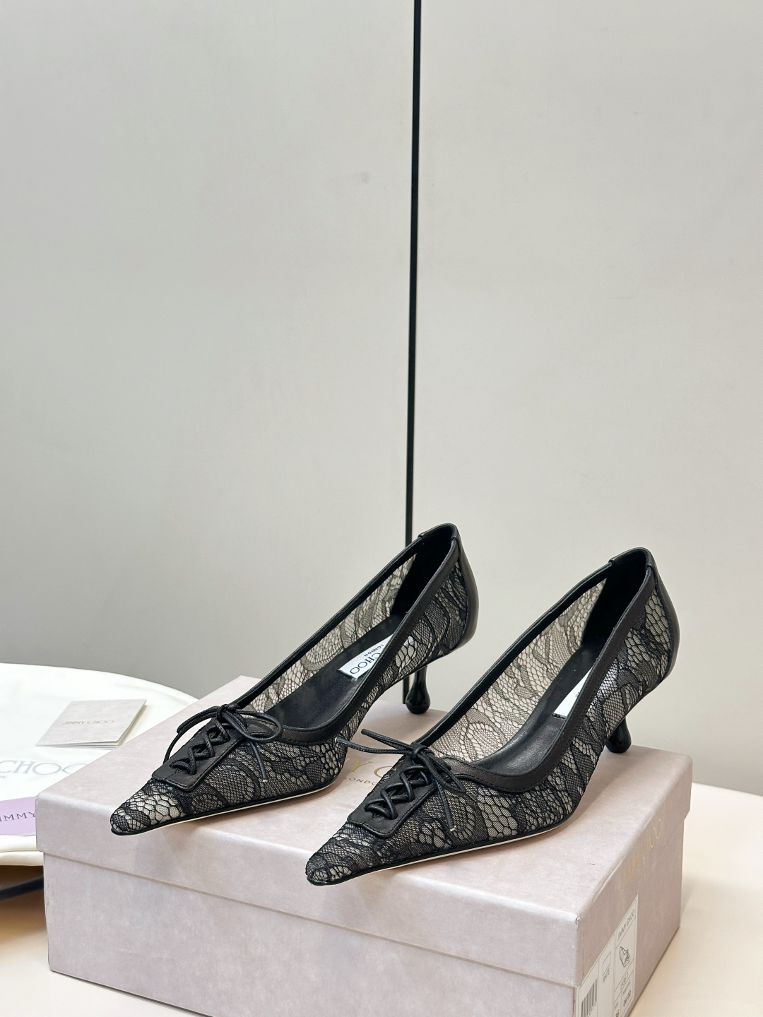 Jimmy Choo ​​Jimmy Choo 蕾丝系带高跟鞋​​