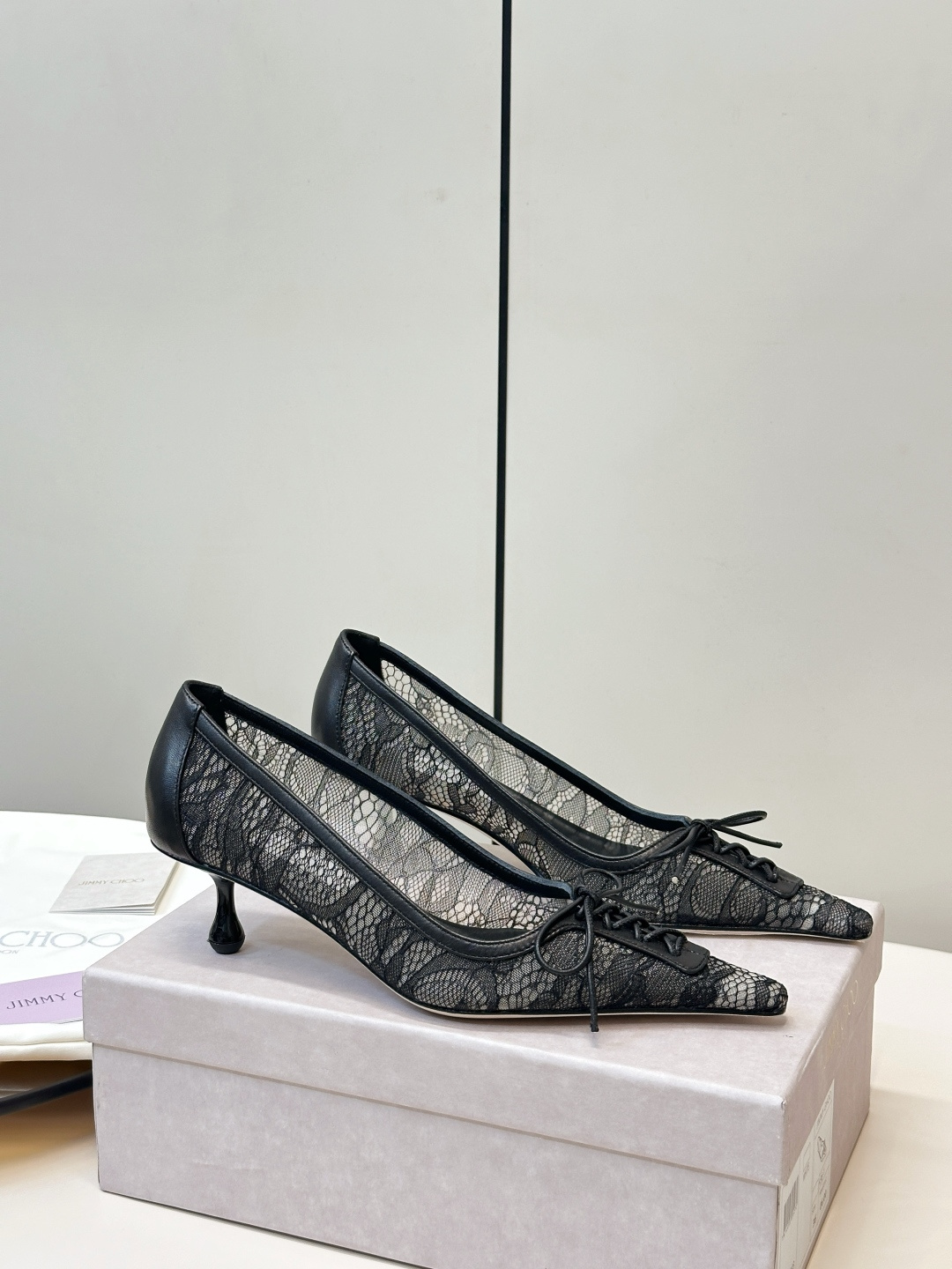 Jimmy Choo ​​Jimmy Choo 蕾丝系带高跟鞋​​