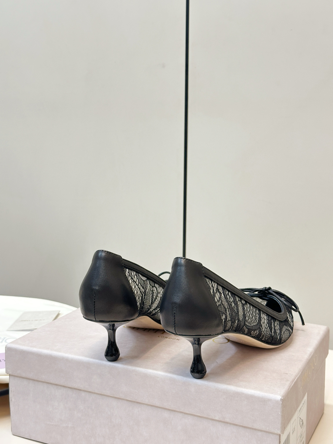 Jimmy Choo ​​Jimmy Choo 蕾丝系带高跟鞋​​