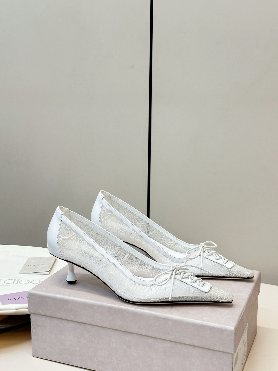 Jimmy Choo ​​Jimmy Choo 蕾丝系带高跟鞋​​