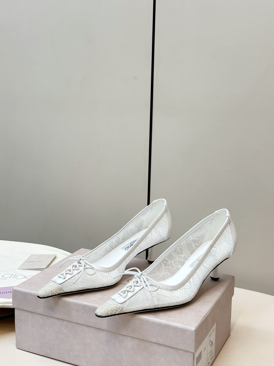 Jimmy Choo ​​Jimmy Choo 蕾丝系带高跟鞋​​