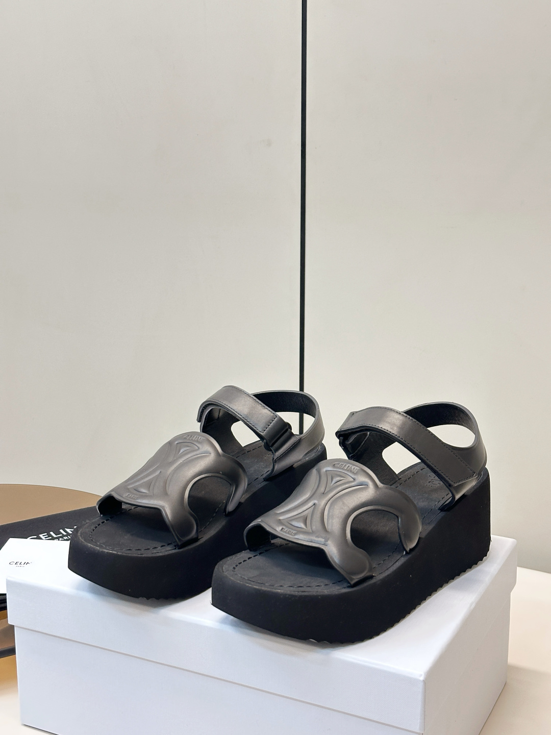 Celine CELINE 凯旋门厚底魔术贴凉鞋