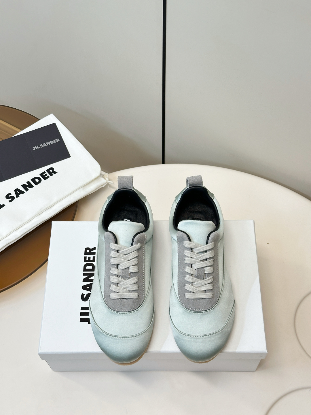 NO:870206,Jil Sander minimalist satin moral training shoes This is the most classic style, combining retro moral training shoes with exquisite satin. The upper is usually smooth satin, and the toe and heel are spliced ​​with soft sheep suede or deerskin, with rich texture layers. Sheepskin lining, original molded rubber sole, size 35-40 (40.41 custom-made, casual shoes/sports shoes, jil sander, sneakers, sheepskin19860909Jil Sander 极简主义缎面德训鞋  这是最经典的款式,将复古德训鞋型与精致的缎面结合.鞋面通常是光滑的缎面,鞋头和鞋跟处拼接柔软的羊反绒或鹿皮,质感层次丰富. 内里羊皮 原版开模橡胶底 码数35-40（40.41订做,休闲鞋/运动鞋,jil sander,sneakers,sheepskin,Women's Shoes