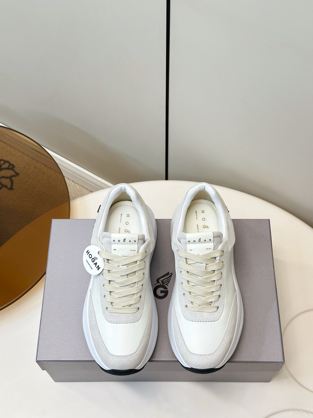 NO:870049,HOGAN · Hogan Chunky H696 series of thick-soled dad shoes, airship shoes, casual sports shoes. The top version of the original version is purchased, developed and manufactured. This Chunky H696 series of sports shoes adopts a contrasting color and high-elastic thick sole to increase the height, which makes the whole shoe full of new vitality.  Sole thickness is about 6cm, women's size 36-40: (40 is custom-made, non-returnable and non-exchangeable), casual shoes/sports shoes, hogan, sneakers, cowhide19860909HOGAN·霍根 Chunky H696系列厚底老爹鞋 飞艇鞋 休闲运动鞋. 顶级版本原版购入开发做货 此款Chunky H696系列运动鞋采用撞色高弹厚底增高设计,令整鞋焕发新意活力,穿梭型格畅想,抢占视线焦点,再掀现代感都市风潮. 面料原版定制进口牛皮材质 内里原版牛皮里 鞋底独家开模超轻高弹材质 底厚约6cm 码数女36-40:（40定做不退不换）,休闲鞋/运动鞋,hogan,sneakers,cowhide,Women's Shoes