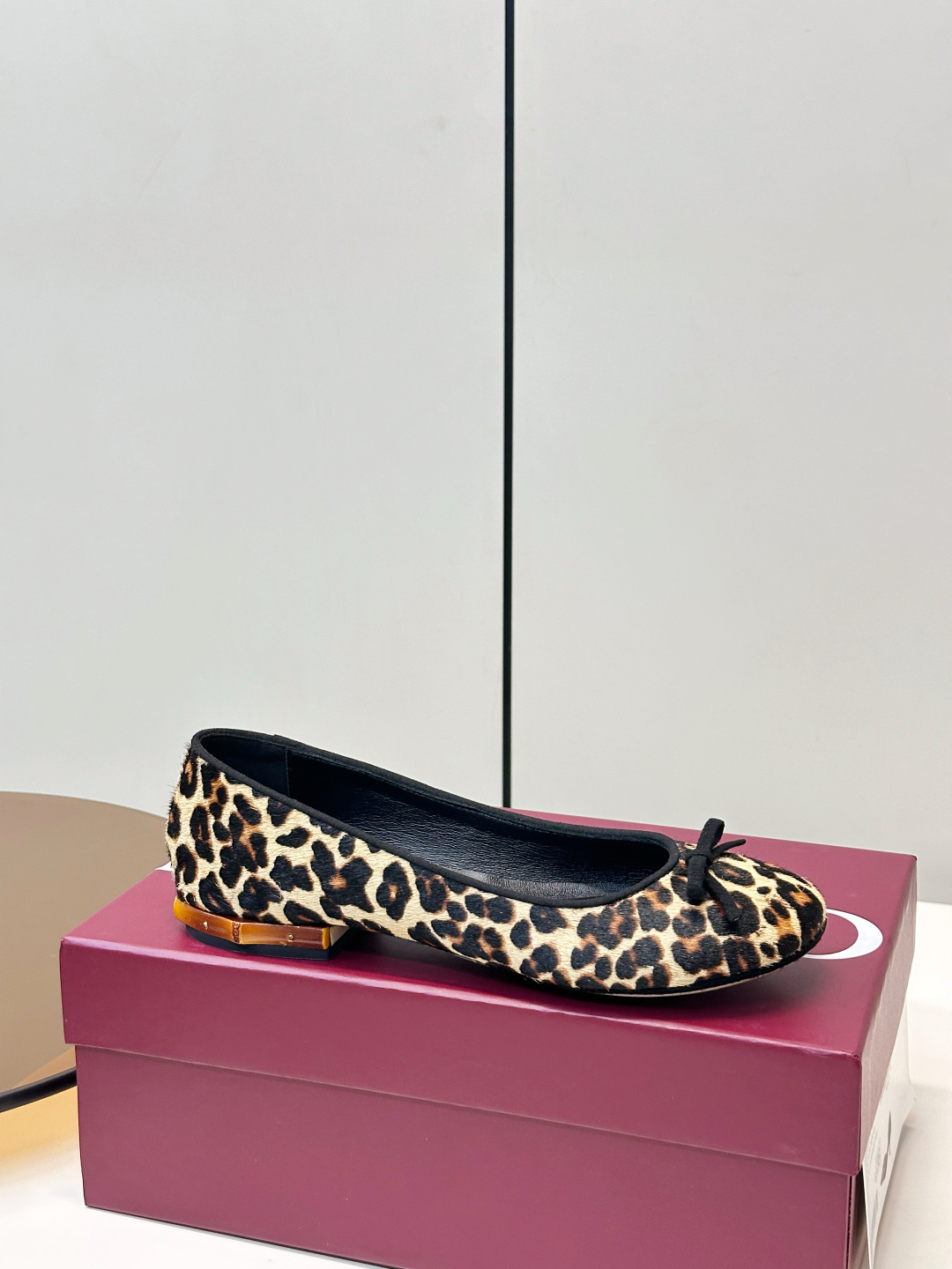 Gucci Women Shoes
