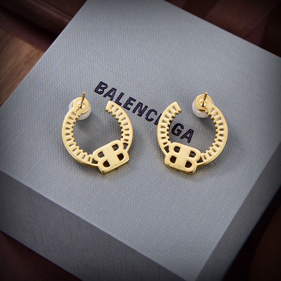 p53❤️原单货🔹🔹新品 巴黎世家 Balenciaga 新款耳环🔹专柜一致黄铜材质电镀18k金 火爆款出货 设计独特 前卫 美女必备