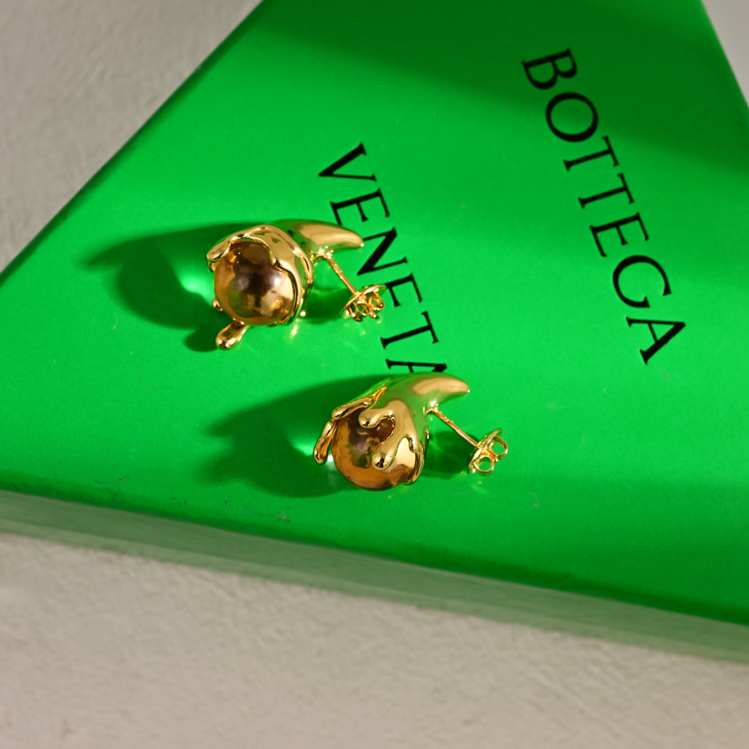 p53💰BOTTEGA VENENTA 新款耳环 与众不同的设计 BV个性十足 颠覆你对传统耳环的印象 使其魅力爆灯