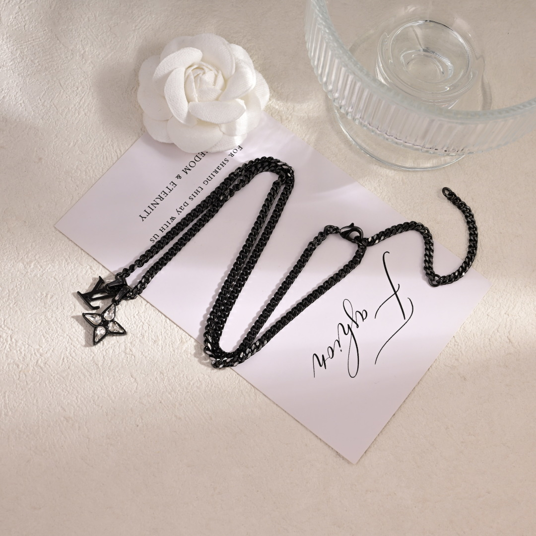 💰238👌美毙了✨✨LV 路易威登 字母 项链 高端 定制原版🌹🌹厚金电镀  优雅知性💐 大气上档次 百搭款式 👑简直美的不能再美了🎉🎉实拍高品质